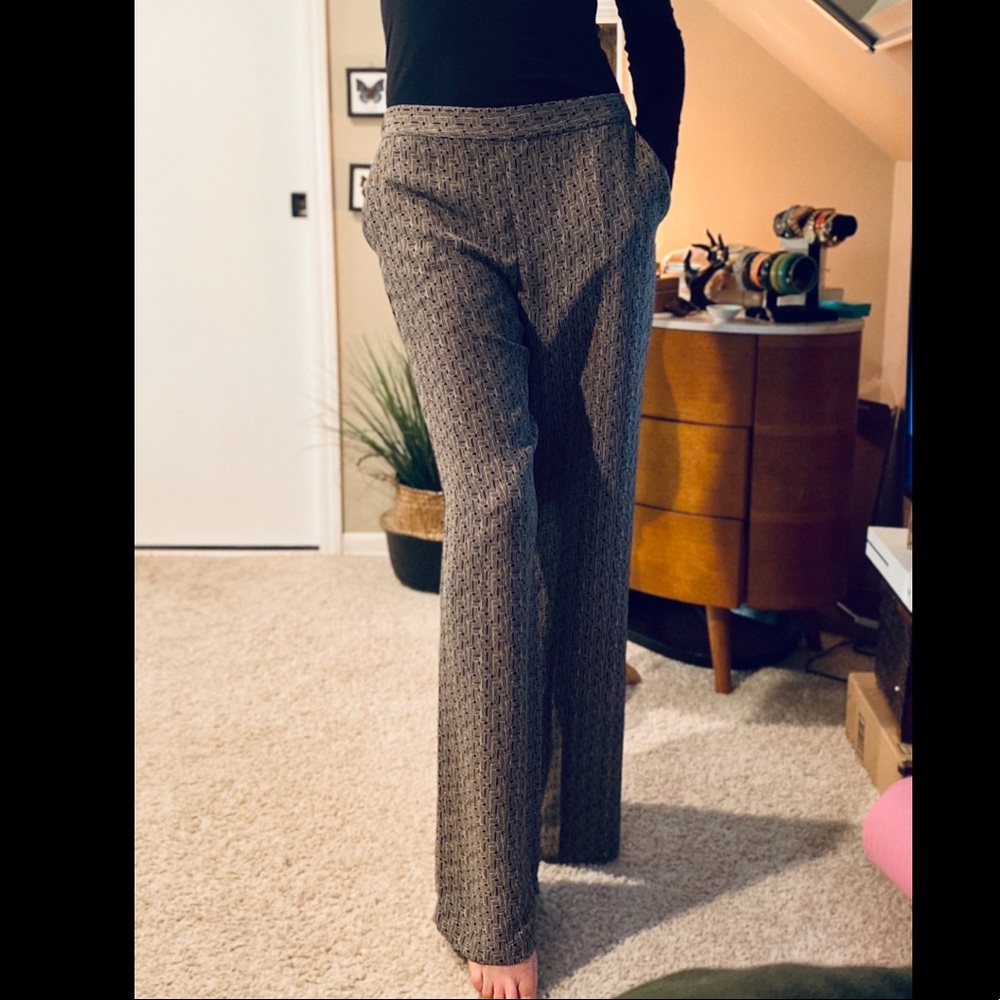 Elastic waist black and white patterned trousers